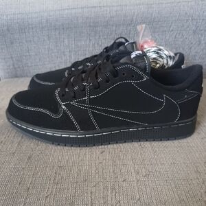 Jordan 1 low og travis scott phantom size 10. U.A. great quality